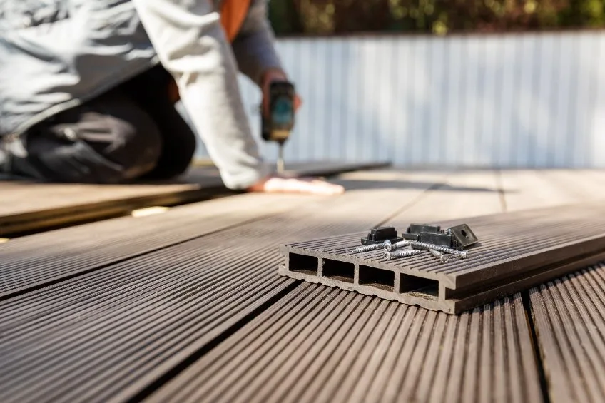 Bois, pierre ou composite : quel revêtement choisir pour votre terrasse ?